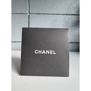 New and Unused Chanel No 5 and Volume and Contour Cream Sample Pack Luxury